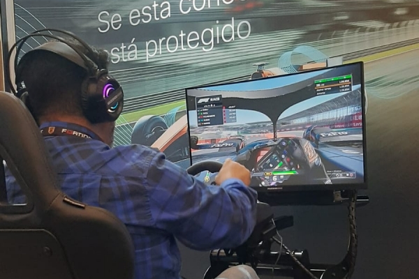 cockpit-simulador-de-corrida-velocidade-mania-cisco-são-paulo03D406D3-3497-3C65-0CCF-4D0BA0C8DA7C.jpeg