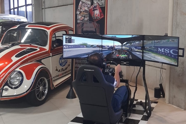 cockpit-simulador-de-corrida-velocidade-mania-dream-car-museu-são-paulo4FAE7C5E-D979-C3B7-BE06-837DC7C04561.jpg