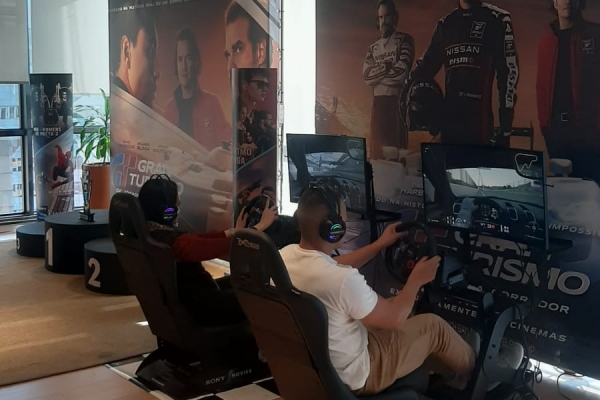 cockpit-simulador-de-corrida-velocidade-mania-sony-são-pauloF3C2F026-7236-C3C3-99BB-CF77560D98FC.jpg